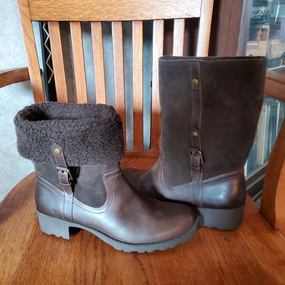 Women boots size 9